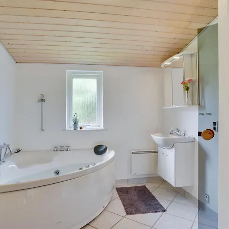 Holiday Alvi - 400m To The Inlet In Ne Jutland By Interhome